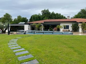 abri en verre bas pour piscine par Design Concept LS (environs de Toulouse)