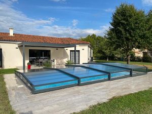 abri bas en verre pour piscine et pergola biocliimatique par Design Concept LS