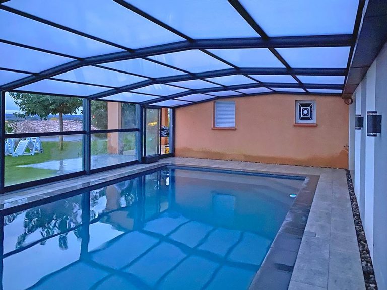 Abri de piscine sur mesure en verre par Design Concept LS