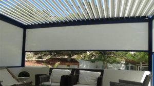 Pergola Bioclimatique par DCLS avec rideaux protecteurs coulissants