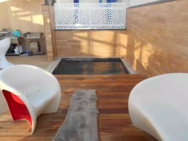 terrasse mobile de piscine sur une terrasse d'immeuble