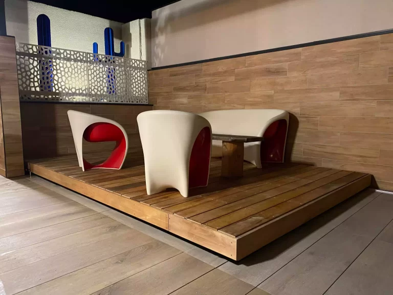 terrasse mobile de piscine sur une terrasse d'immeuble