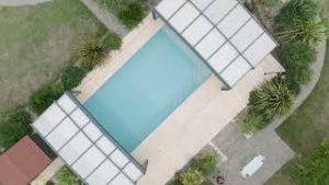 Abri de piscine haut coulissant sur rail, au Sud de Toulouse