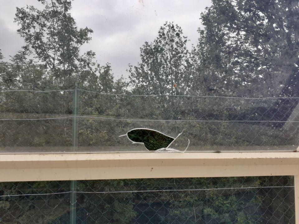 Dégât de grêlon sur un abri de piscine réparé par DCLS